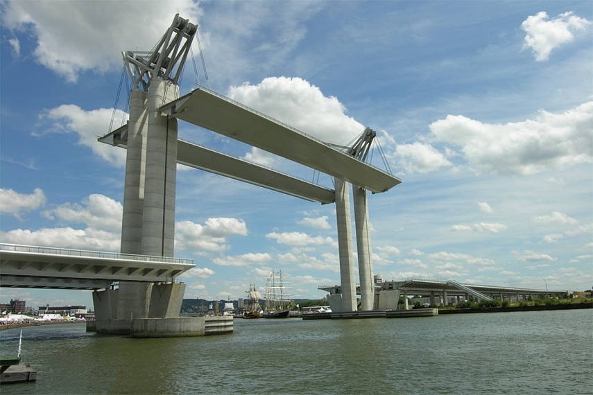 <p>Pont Gustave-Flaubert, aukščiausias pakeliamas tiltas Europoje (tilto vidurinė dalis pakeliama per 12 min, apie 30-40 k per metus).</p>
